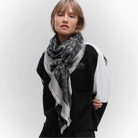 LOUIS VUITTON Monogram Shawl BNWT - Picture 4 of 4